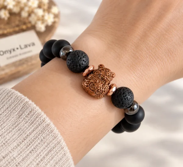 Onyx + Lava Stone คั่น Hematite แต่งชาร์ม ลูกอม “เสือนอนกิน”